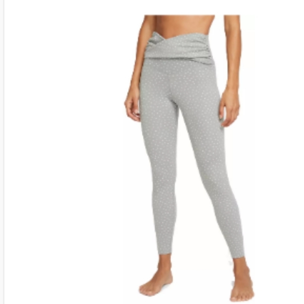 Nike Women's Yoga Dots Twist 7/8 Capri Tights Size Small.